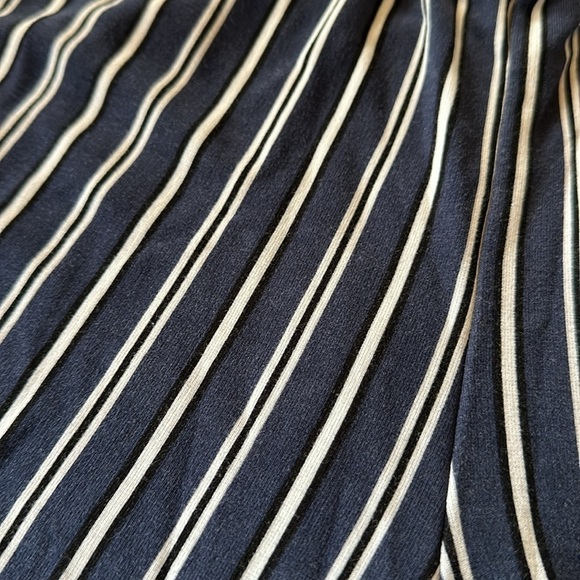 Hollister Peekaboo Striped Jumpsuit Navy/White Cut Out Wide Leg Crop Size Small - Picture 4 of 14